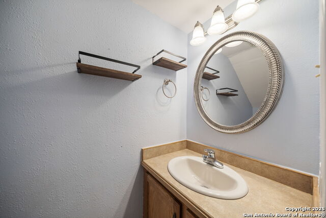Image 18 of 29 For 6427 Wurzbach Rd  35