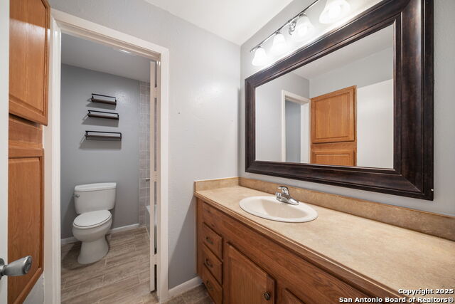 Image 21 of 29 For 6427 Wurzbach Rd  35