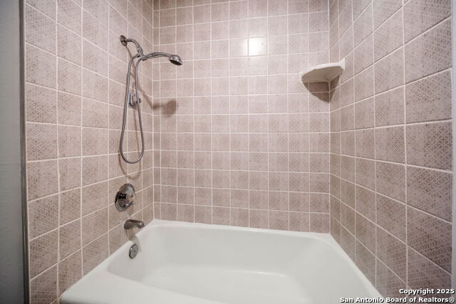 Image 22 of 29 For 6427 Wurzbach Rd  35
