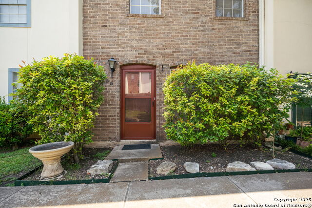 Image 3 of 29 For 6427 Wurzbach Rd  35