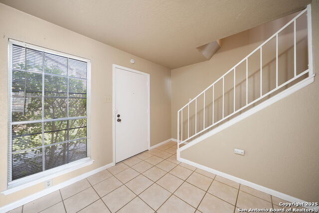 Image 4 of 29 For 6427 Wurzbach Rd  35