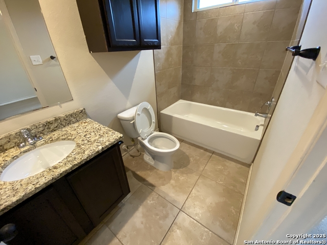 Image 19 of 27 For 6011 Jax Way  102