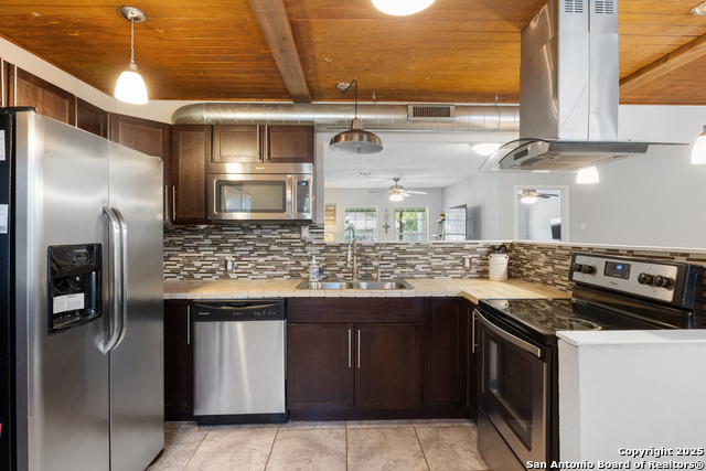 Image 11 of 38 For 607 Storeywood