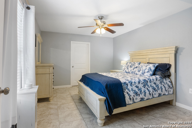 Image 13 of 38 For 607 Storeywood