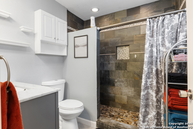 Image 15 of 38 For 607 Storeywood