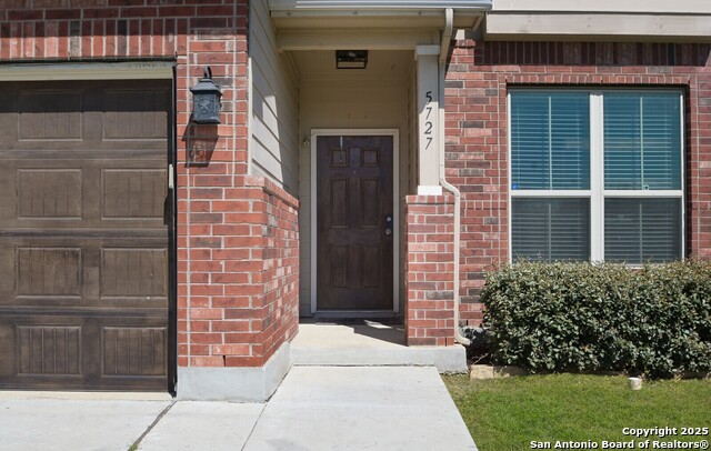 Listing photo id 1 for 5727 Ivans Farm
