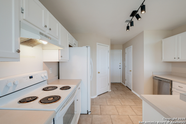 Image 5 of 17 For 6922 Sandy Point Dr