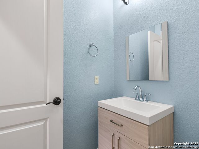 Image 32 of 38 For 30031 Cibolo Trace
