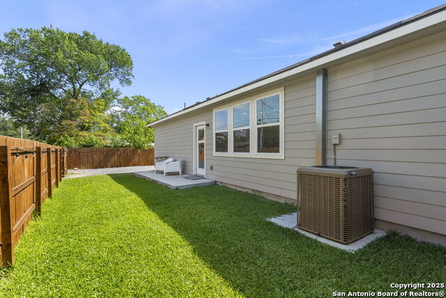 Image 24 of 28 For 964 Allende St