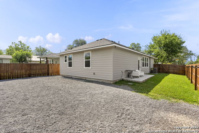 Image 26 of 28 For 964 Allende St