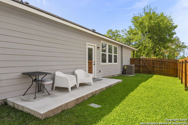 Image 27 of 28 For 964 Allende St