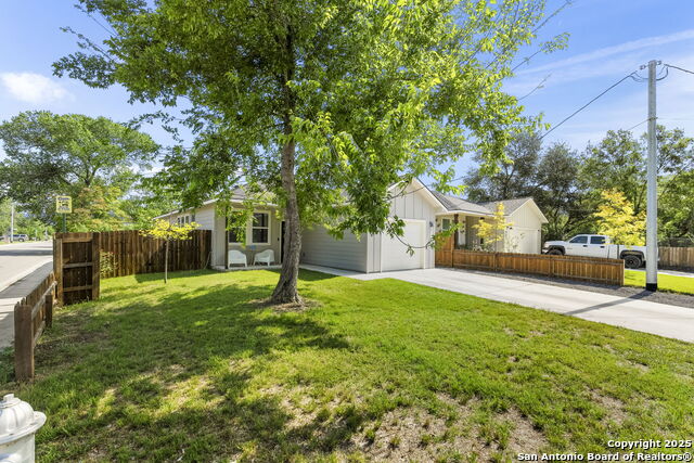 Image 3 of 28 For 964 Allende St