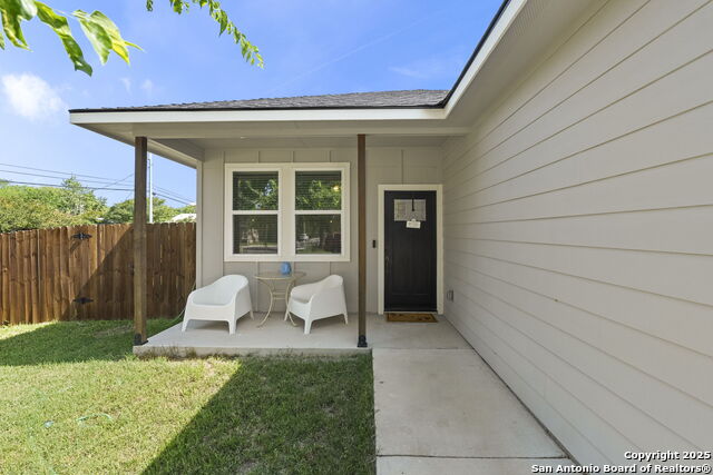 Image 4 of 28 For 964 Allende St