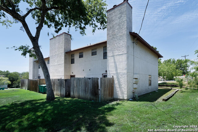 Listing photo id 2 for 554 Dukeway