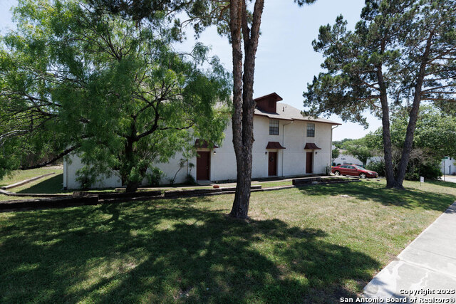 Listing photo id 3 for 554 Dukeway