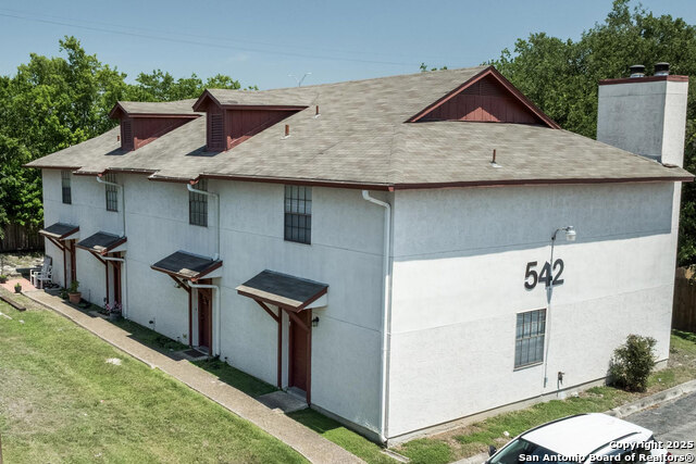Listing photo id 0 for 542 Dukeway