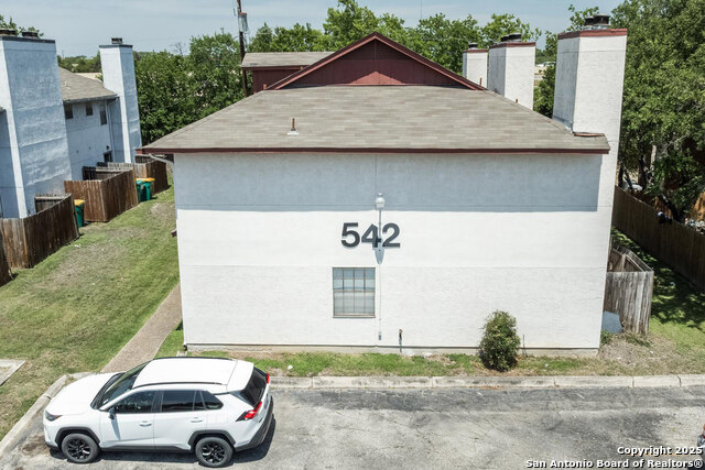Listing photo id 1 for 542 Dukeway