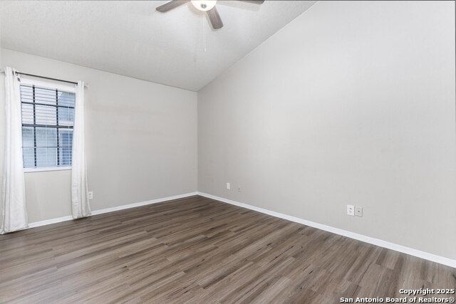 Image 16 of 19 For 546 Dukeway  