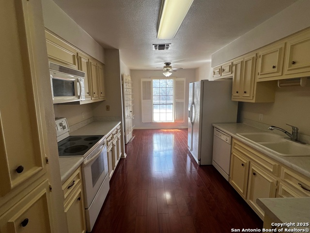 Image 4 of 24 For 8415 Fredericksburg Rd  603