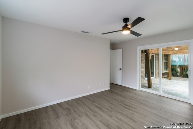 Listing photo id 10 for 7927 Misty Park