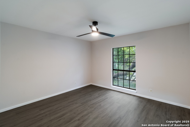 Listing photo id 14 for 7927 Misty Park
