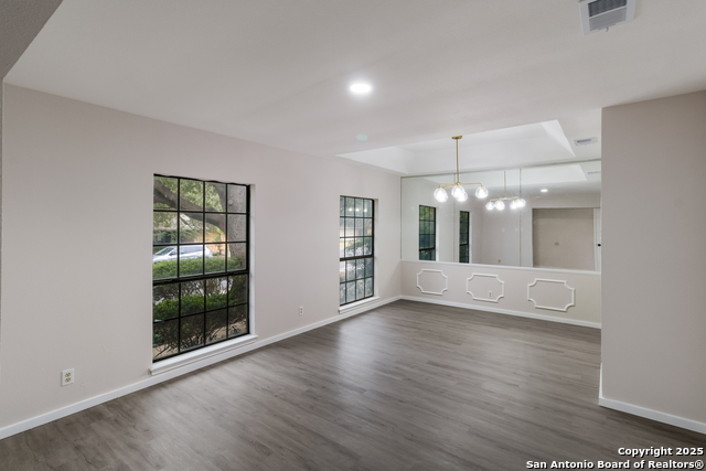 Listing photo id 3 for 7927 Misty Park