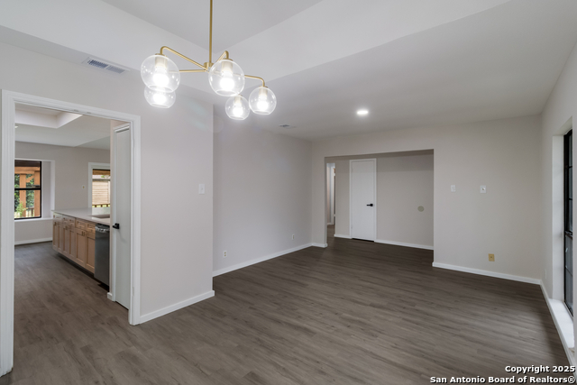 Listing photo id 4 for 7927 Misty Park