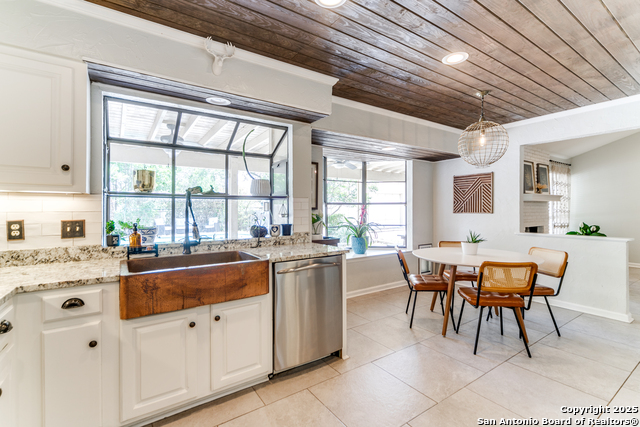 Listing photo id 10 for 2111 Peach Blossom St