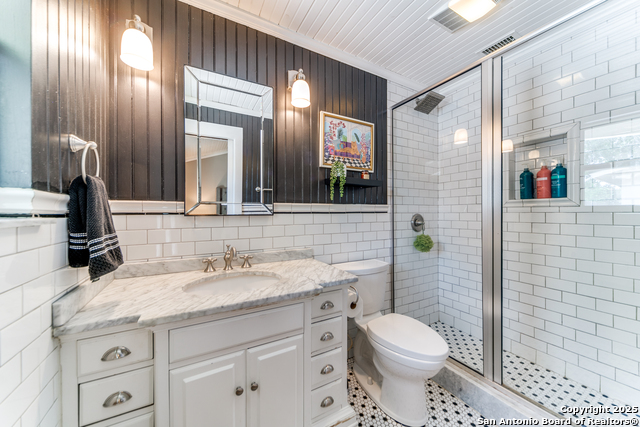 Listing photo id 14 for 2111 Peach Blossom St