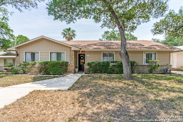 Listing photo id 0 for 2111 Peach Blossom St