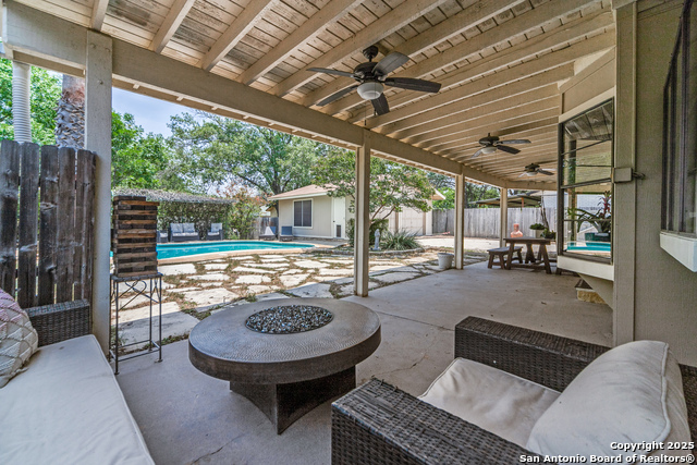 Listing photo id 18 for 2111 Peach Blossom St