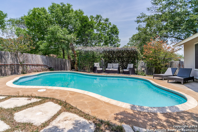 Listing photo id 21 for 2111 Peach Blossom St