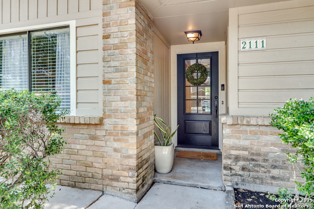 Listing photo id 1 for 2111 Peach Blossom St