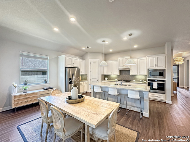 Listing photo id 9 for 1179 Barberry