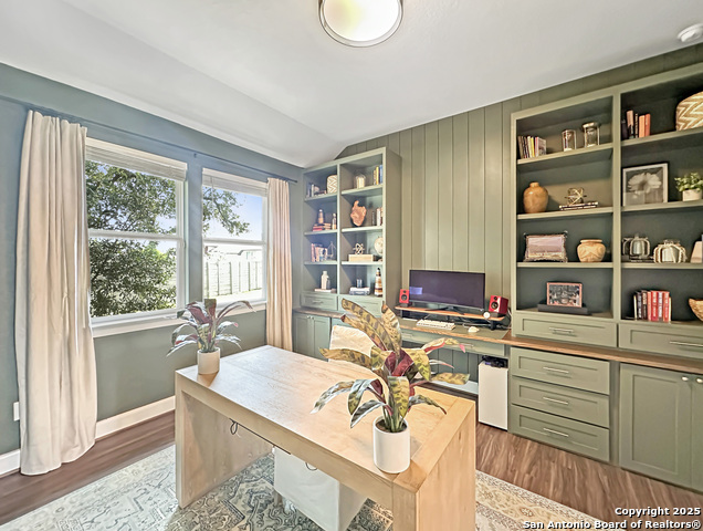 Listing photo id 15 for 1179 Barberry