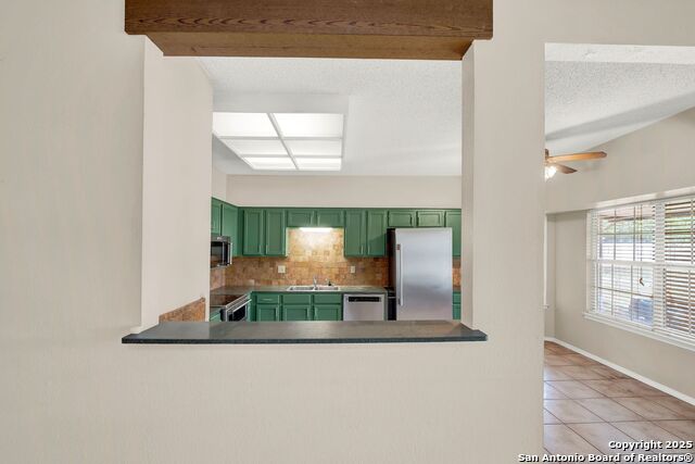 Listing photo id 8 for 1314 Acorn