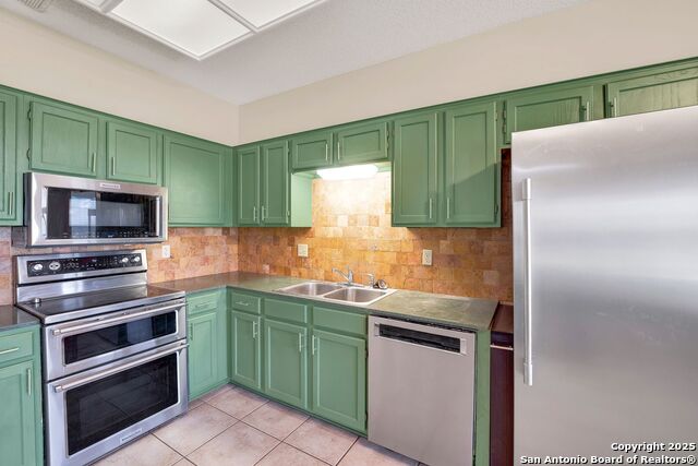 Listing photo id 9 for 1314 Acorn
