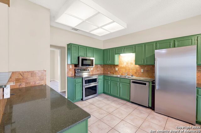 Listing photo id 11 for 1314 Acorn