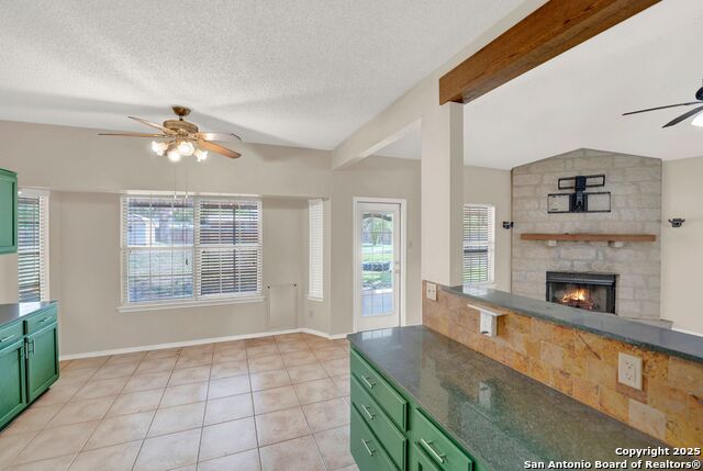 Listing photo id 13 for 1314 Acorn