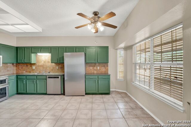 Listing photo id 15 for 1314 Acorn