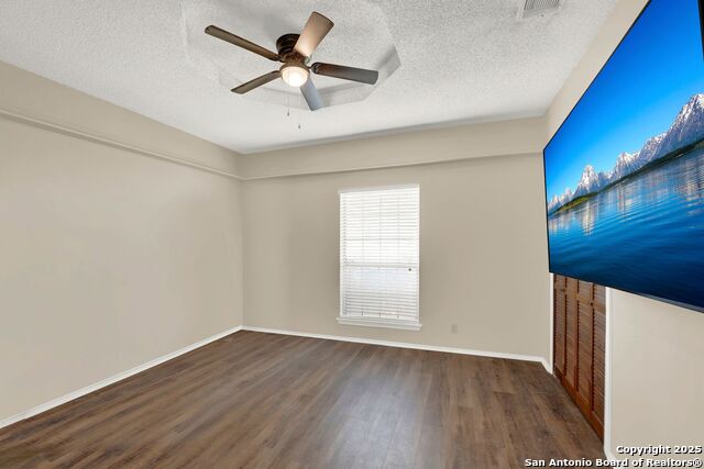Listing photo id 16 for 1314 Acorn