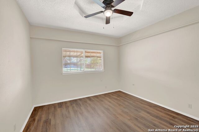Listing photo id 18 for 1314 Acorn