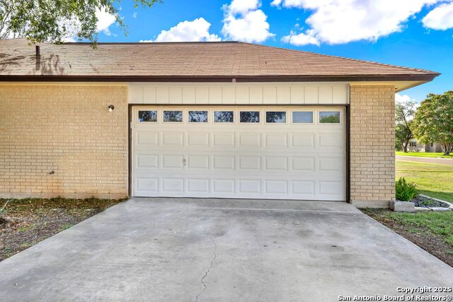 Listing photo id 25 for 1314 Acorn