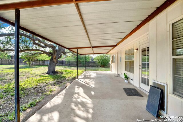 Listing photo id 28 for 1314 Acorn