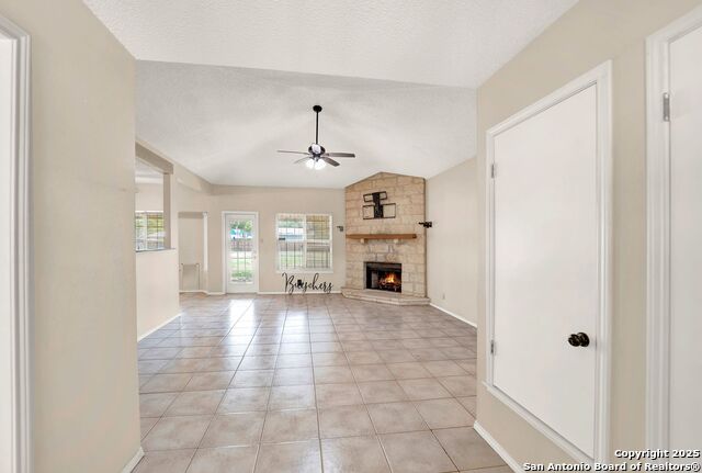 Listing photo id 3 for 1314 Acorn