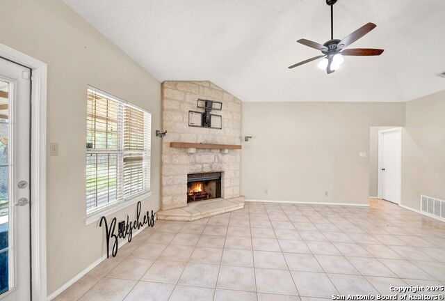 Listing photo id 6 for 1314 Acorn