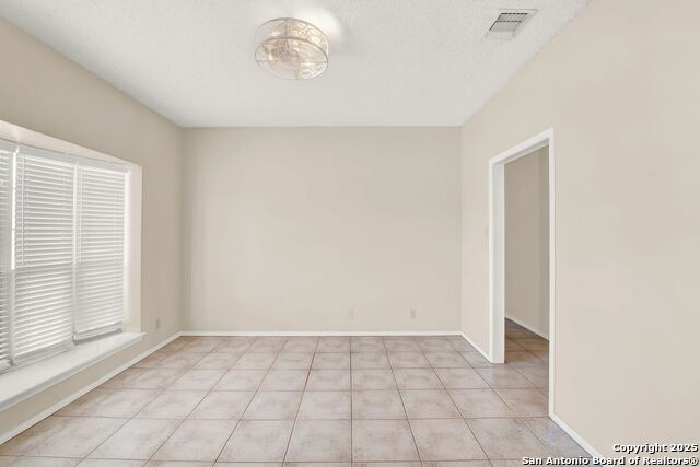 Listing photo id 7 for 1314 Acorn