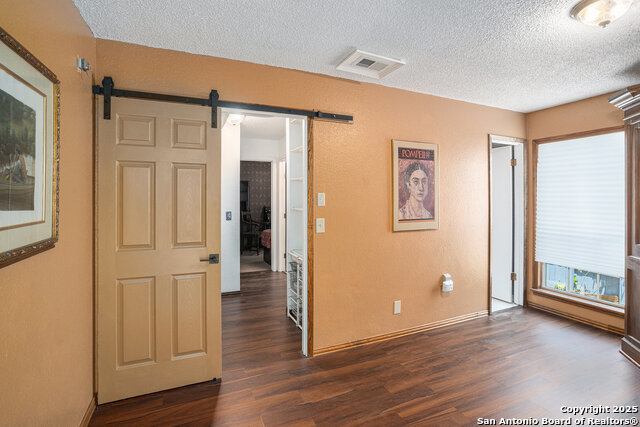 Image 19 of 22 For 5954 Oak Run