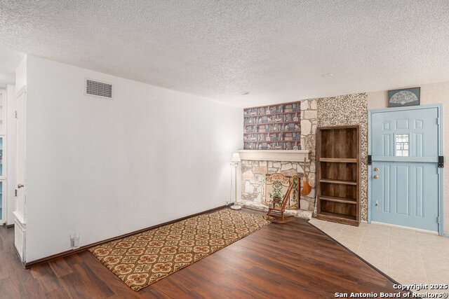Image 4 of 22 For 5954 Oak Run