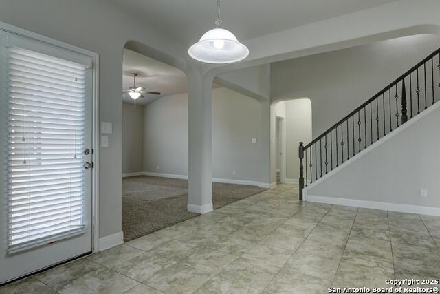 Listing photo id 8 for 8551 Rolling Tree